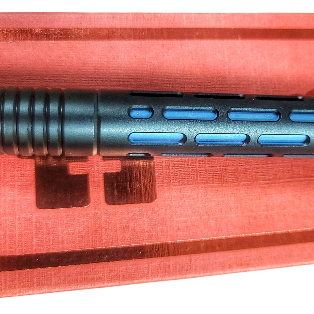 Chaves Knives // Vertical Lines Clicker Pen // Exclusive Black & Blue Ano - Picture 12 of 16